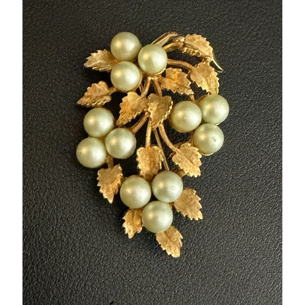 Vintage Brooch Gold Tone Faux Pearl Grape